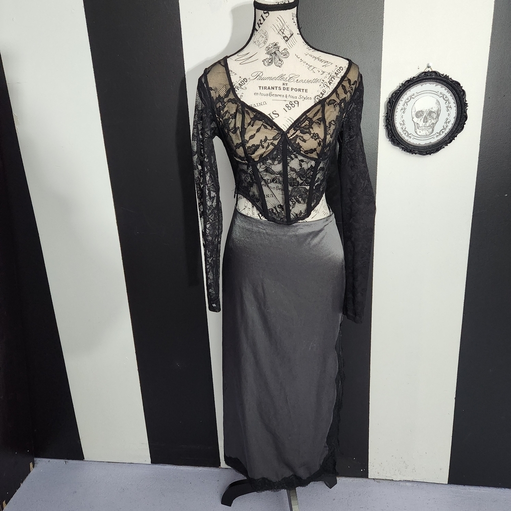 Divided Black and Gray Lace Pencil Skirt
